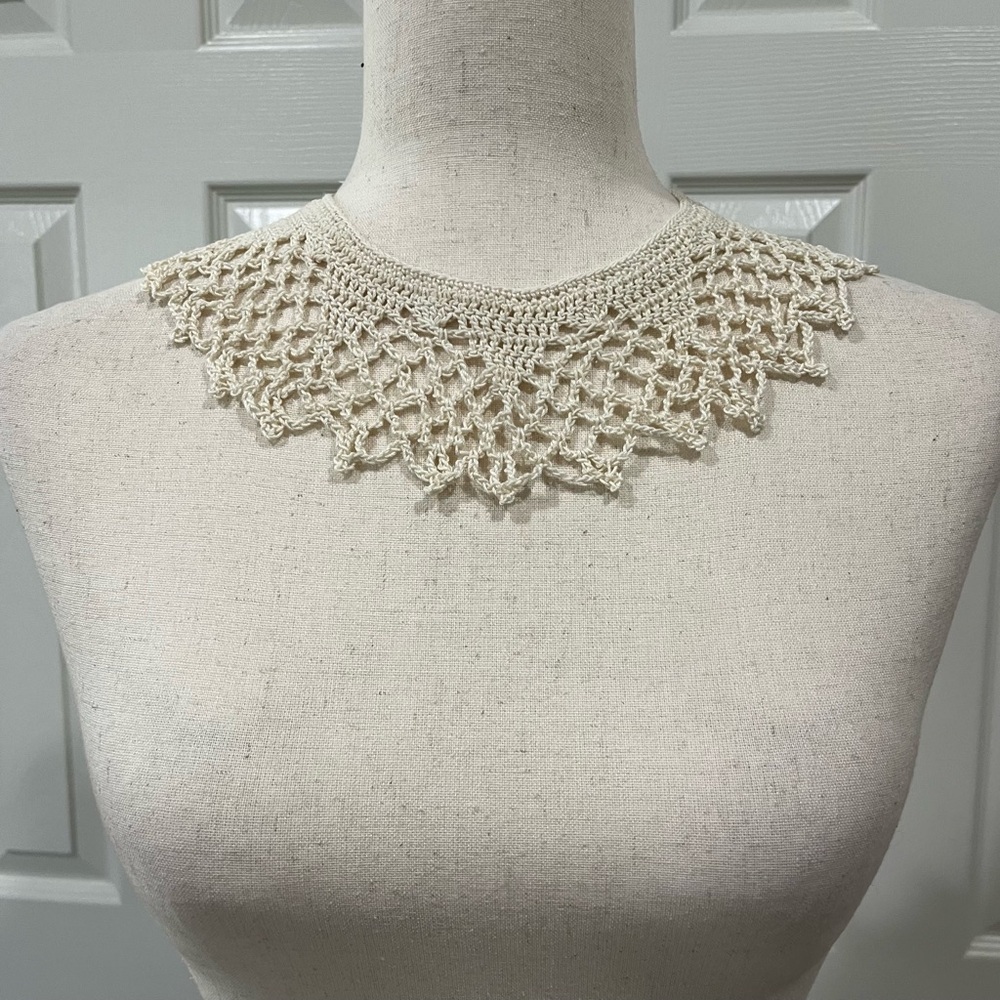 Vintage Cream Crochet Lace Collar